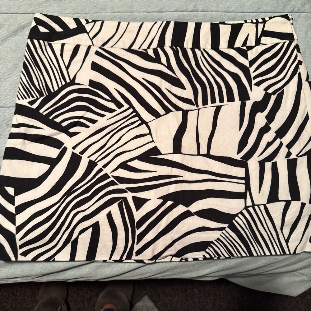 Kenneth Cole Reaction Black and White Asymmetrical Pencil Skirt